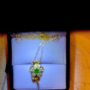 Art Nouveau 18 carat gold daisy necklace.  Diamonds and emerald.  Antique.